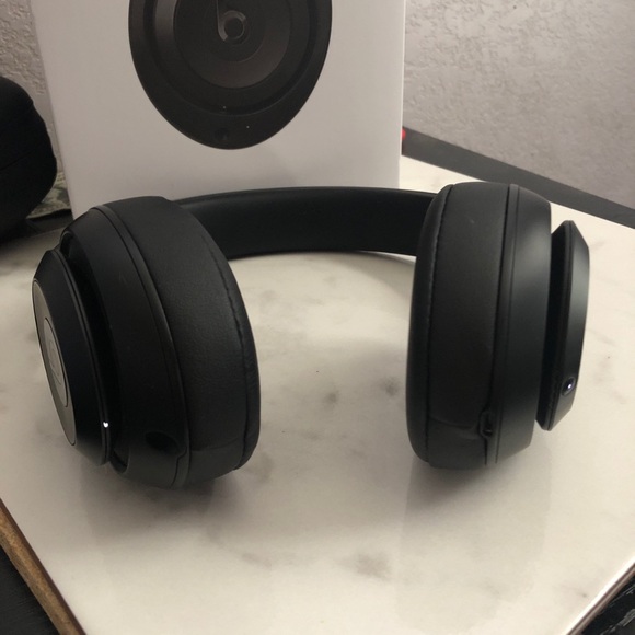 Beats Studio 3 Wireless Headphones - Picture 6 of 8